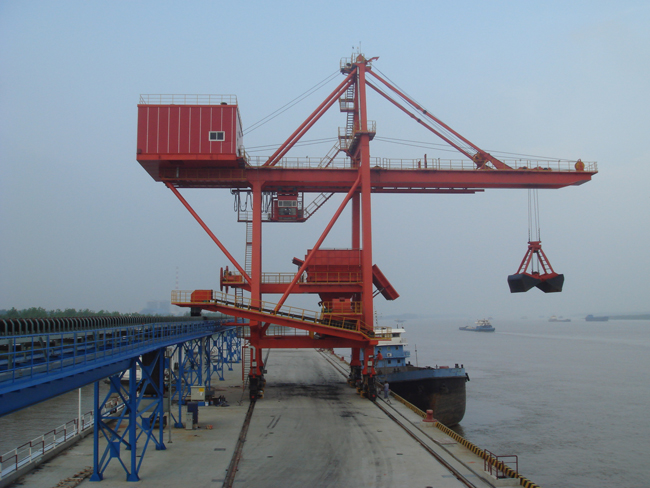 Grab Ship unloader for bulk port
